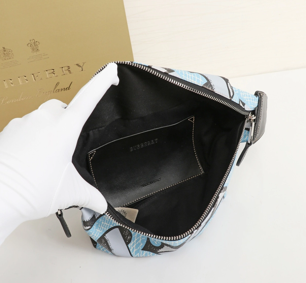 Burberry AAA Quality Belt Bags Stylish 6097