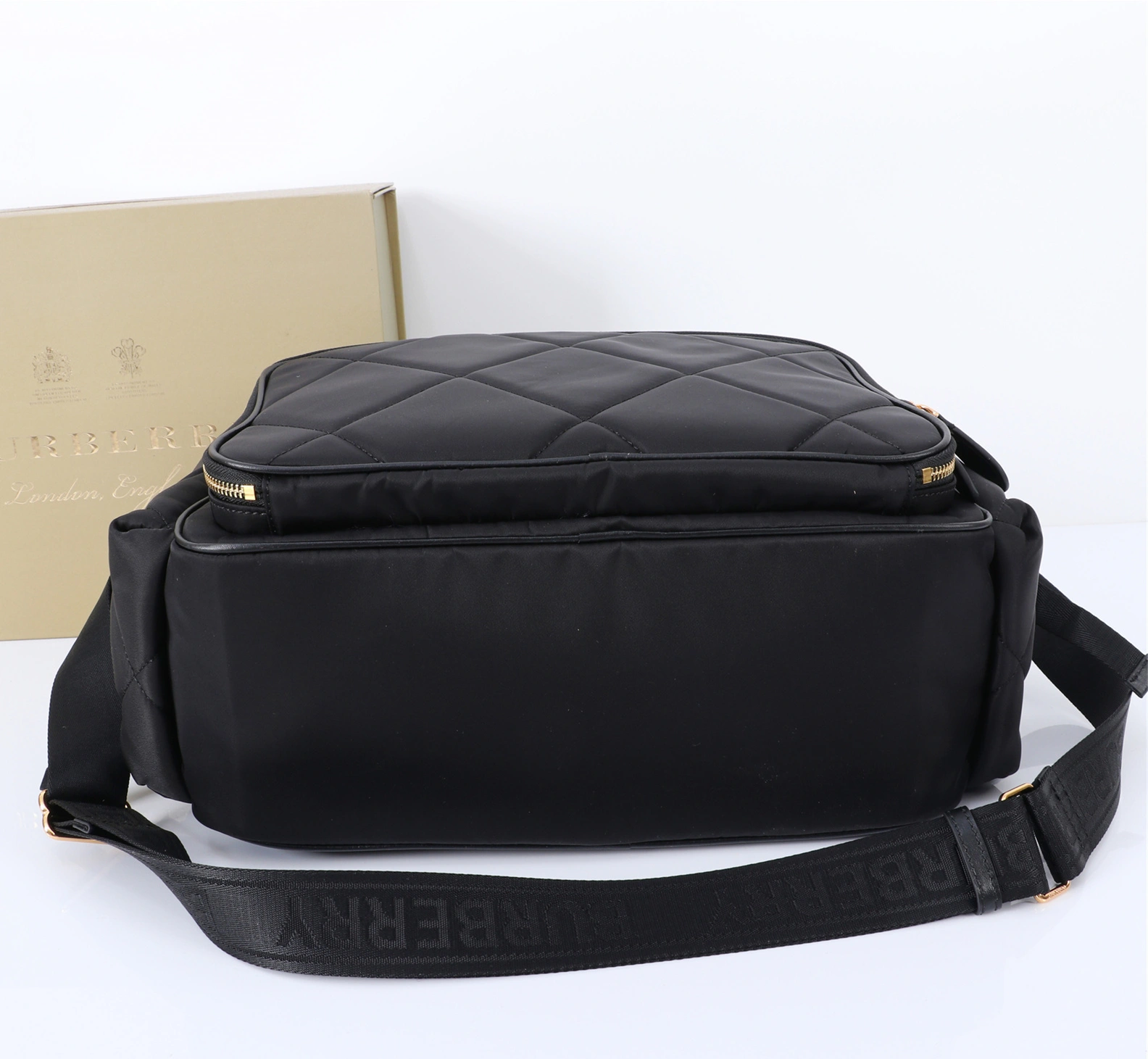 Burberry AAA Quality Handbags For Unisex Vibrant 1032