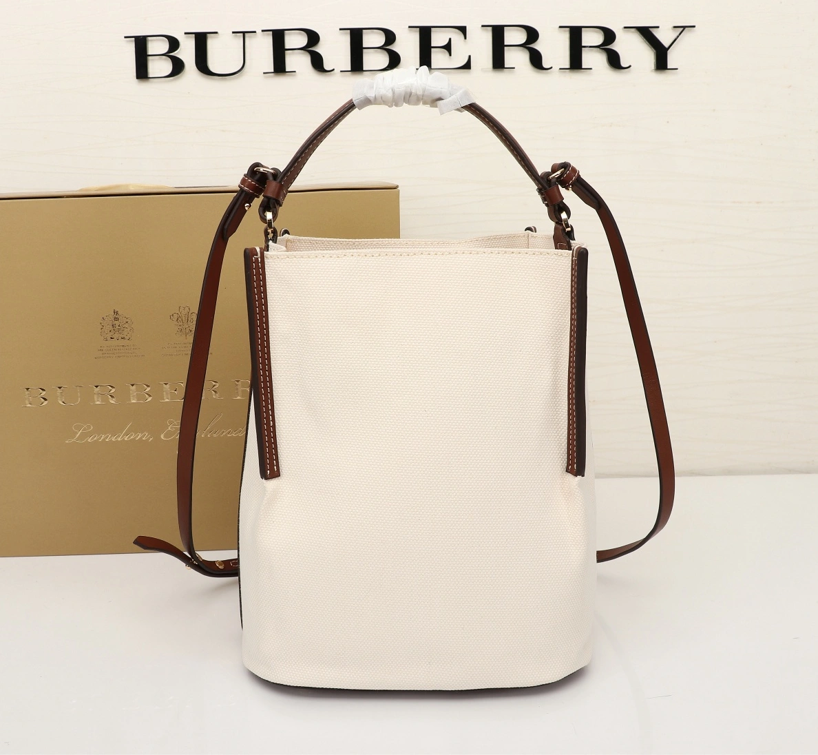Burberry AAA Quality Handbags For Women BestValue 2080
