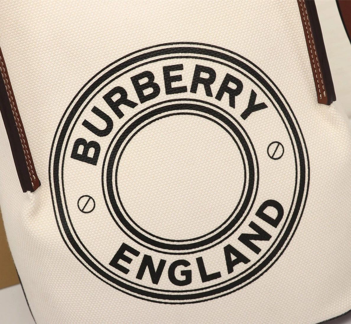 Burberry AAA Quality Handbags For Women BestValue 2080