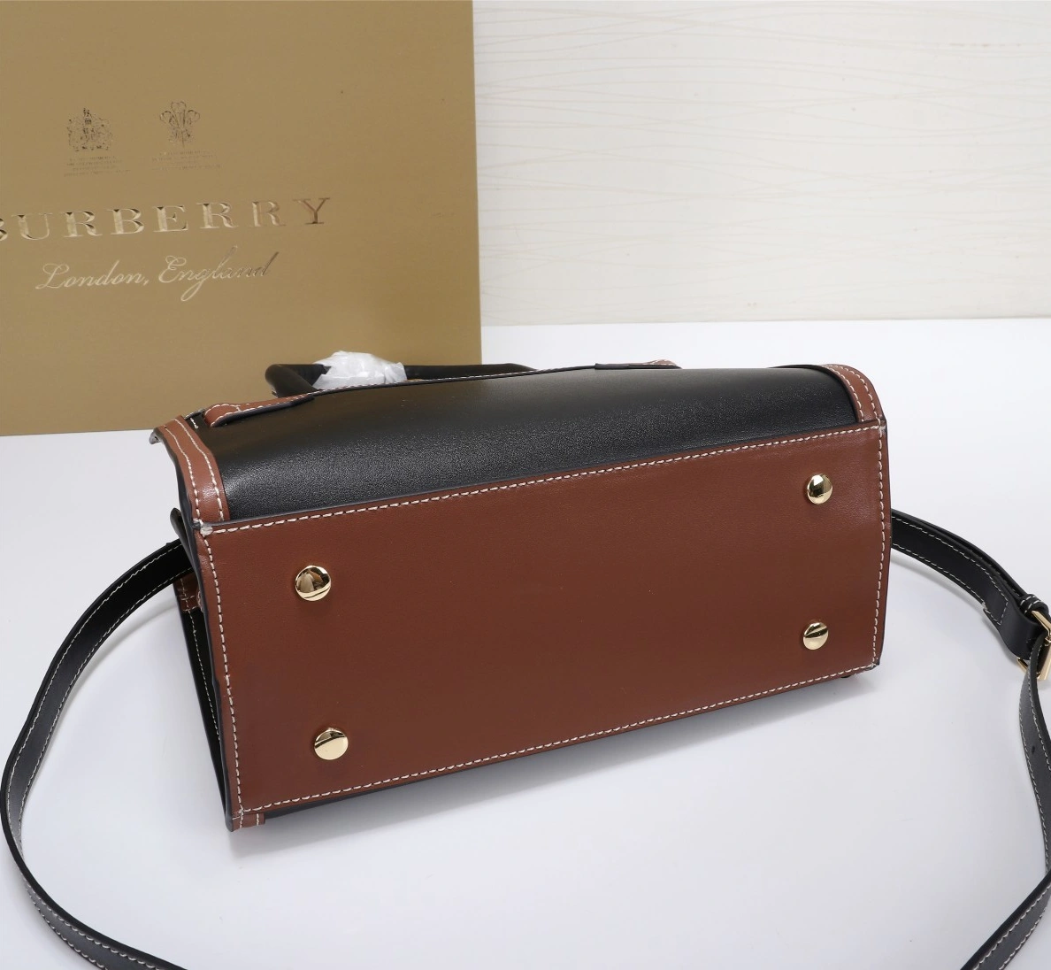 Burberry AAA Quality Handbags For Women BestValue 5265