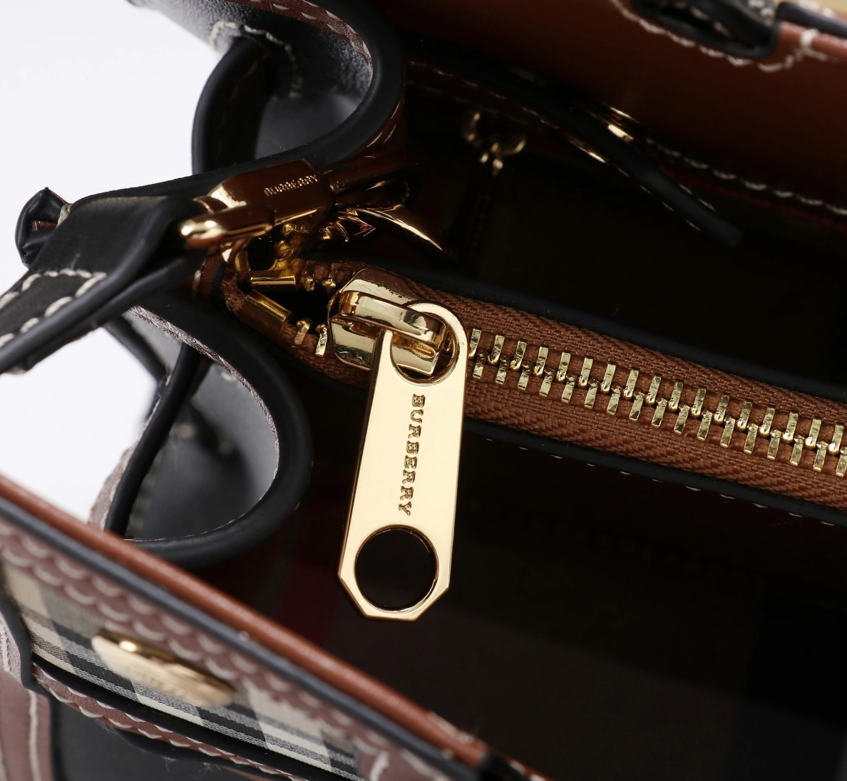 Burberry AAA Quality Handbags For Women BestValue 5265