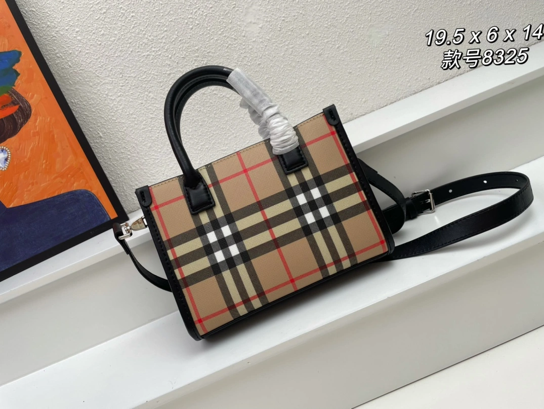 Burberry AAA Quality Handbags For Women Classic 3158