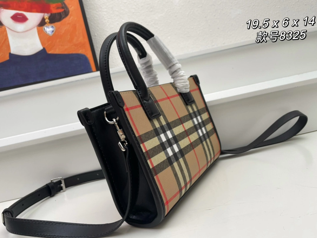 Burberry AAA Quality Handbags For Women Classic 3158