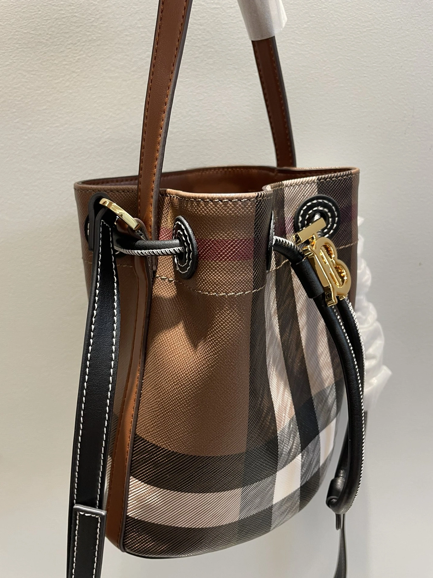Burberry AAA Quality Handbags For Women Comfortable 2114