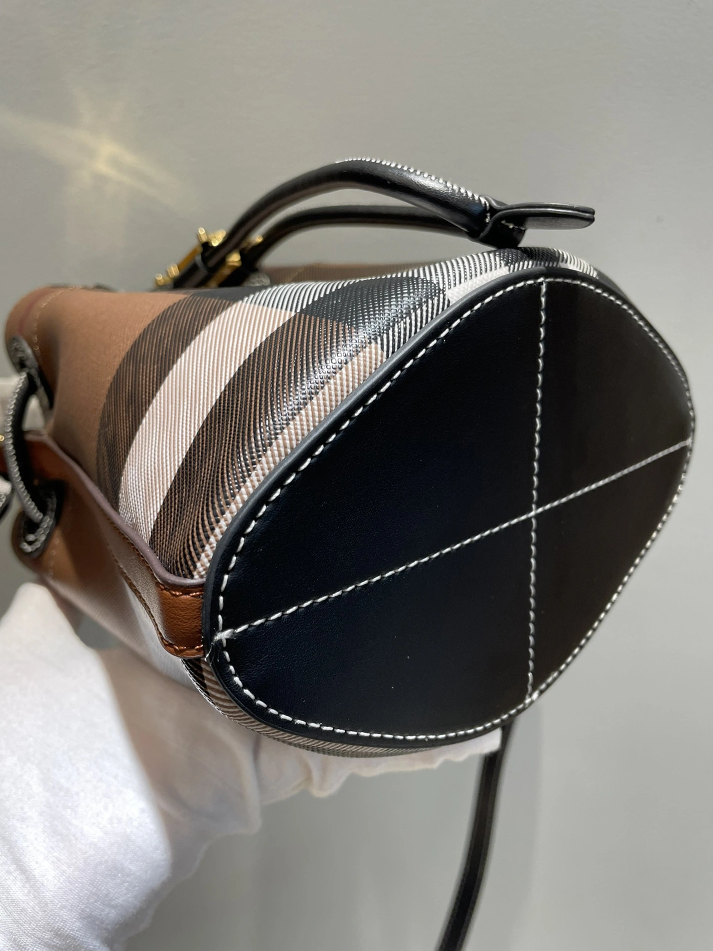 Burberry AAA Quality Handbags For Women Comfortable 2114