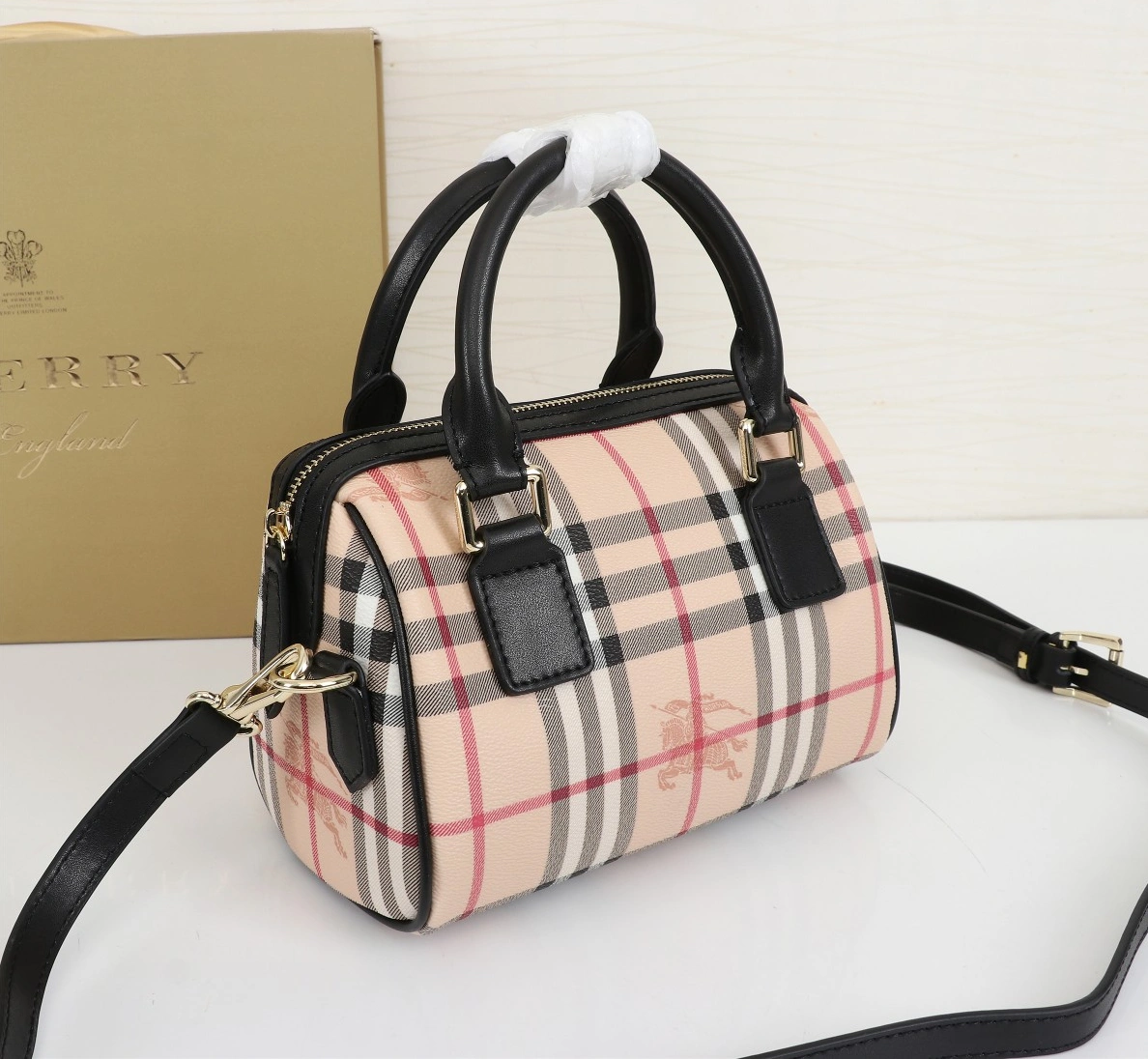Burberry AAA Quality Handbags For Women Efficient 3324