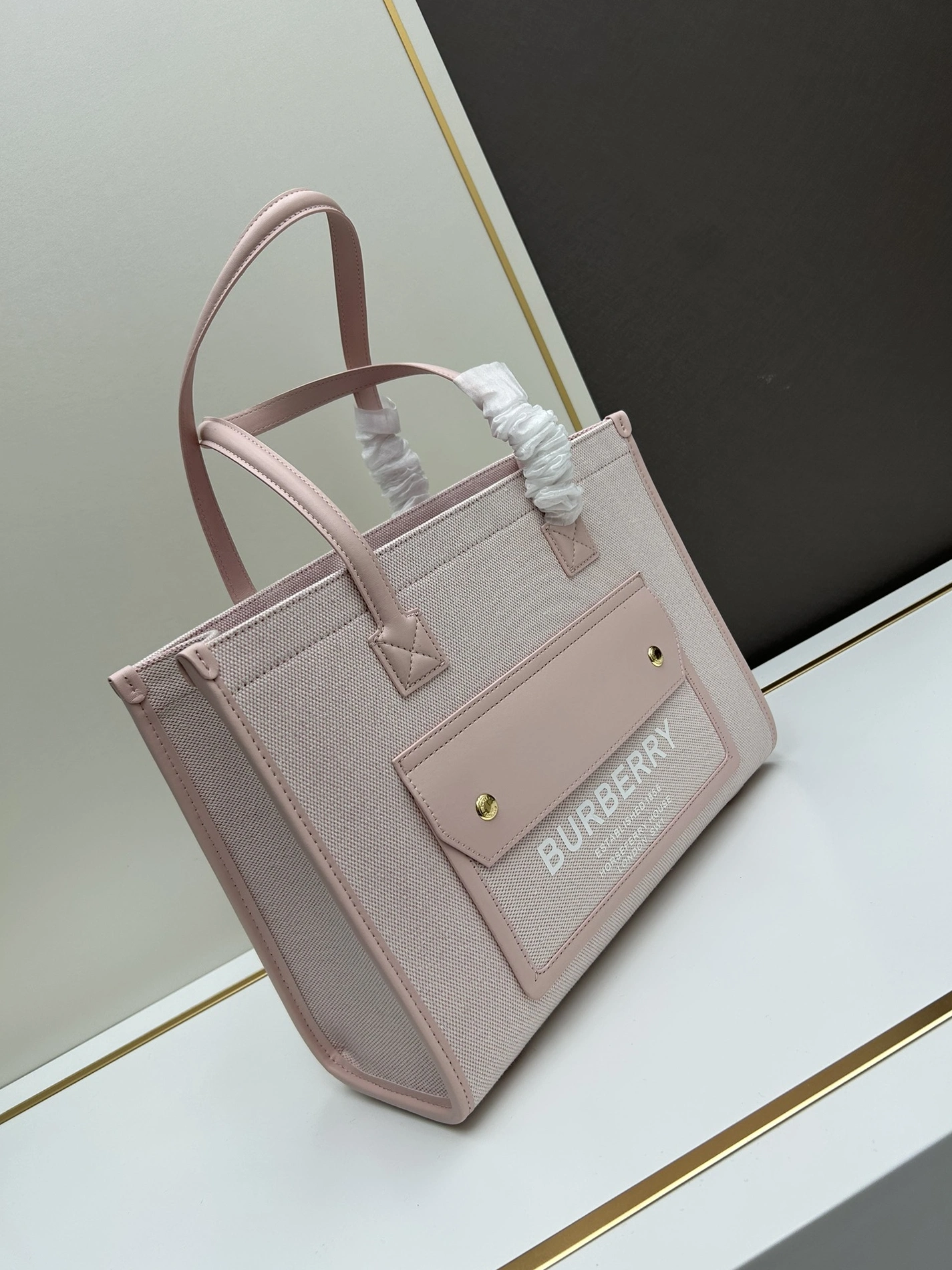Burberry AAA Quality Handbags For Women Elegant 8174
