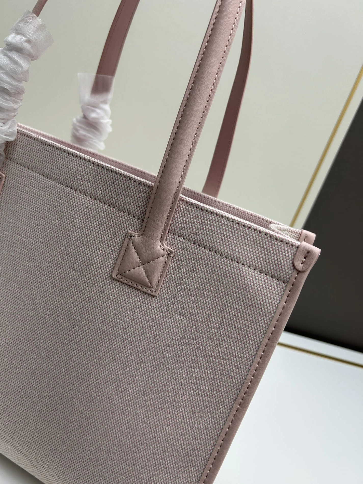 Burberry AAA Quality Handbags For Women Elegant 8174