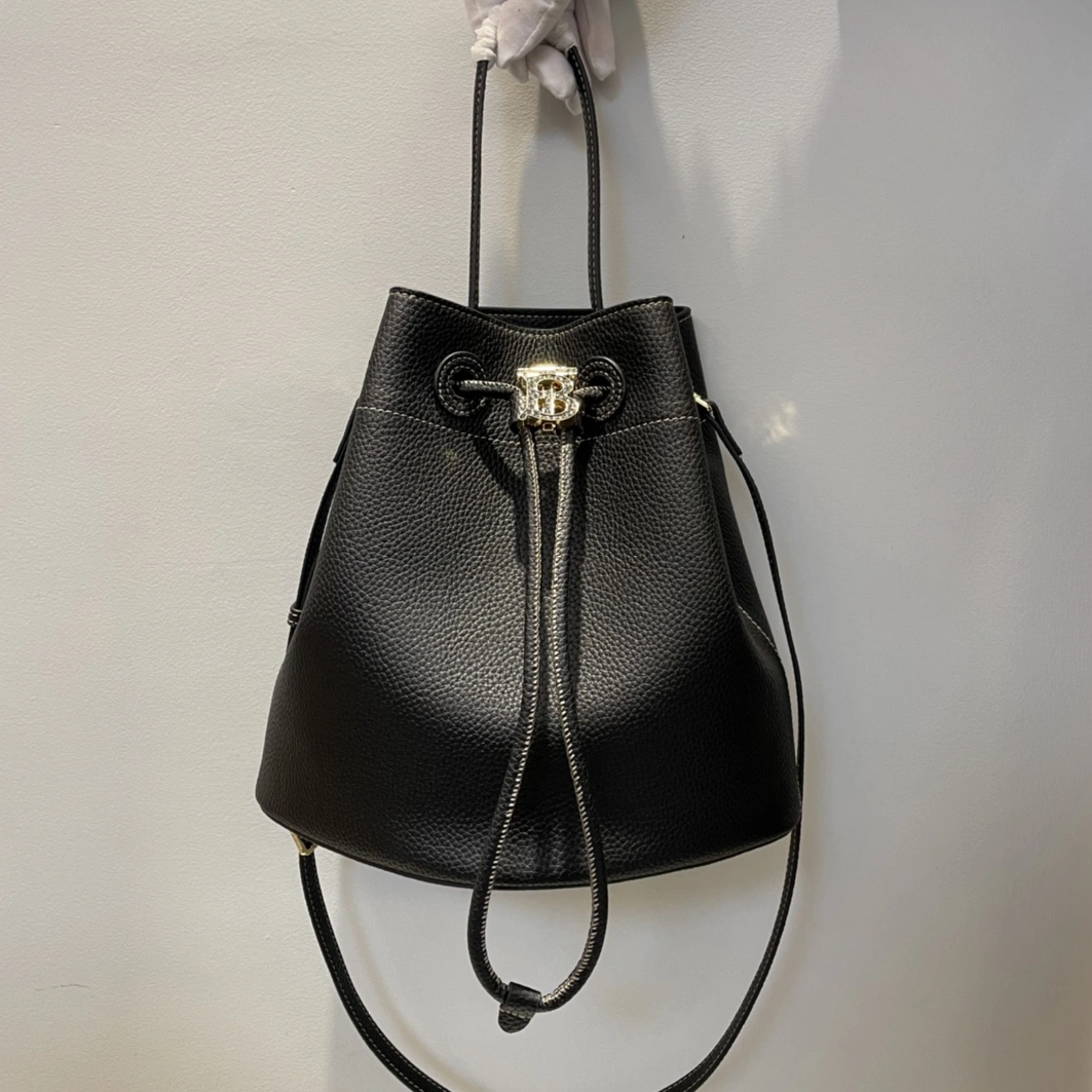 Burberry AAA Quality Handbags For Women Elegant 8447
