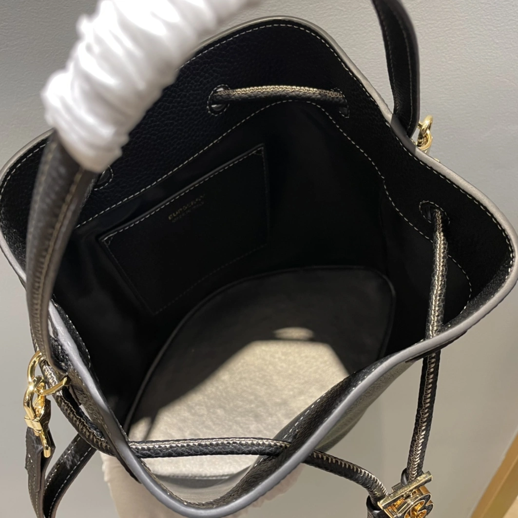 Burberry AAA Quality Handbags For Women Elegant 8447