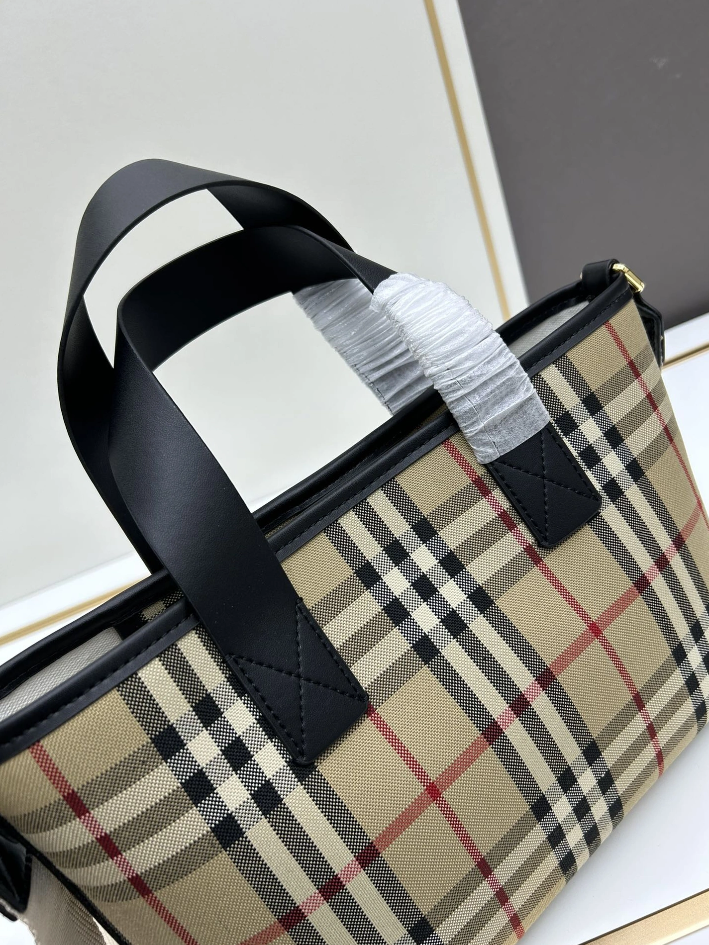 Burberry AAA Quality Handbags For Women Minimalist 3002