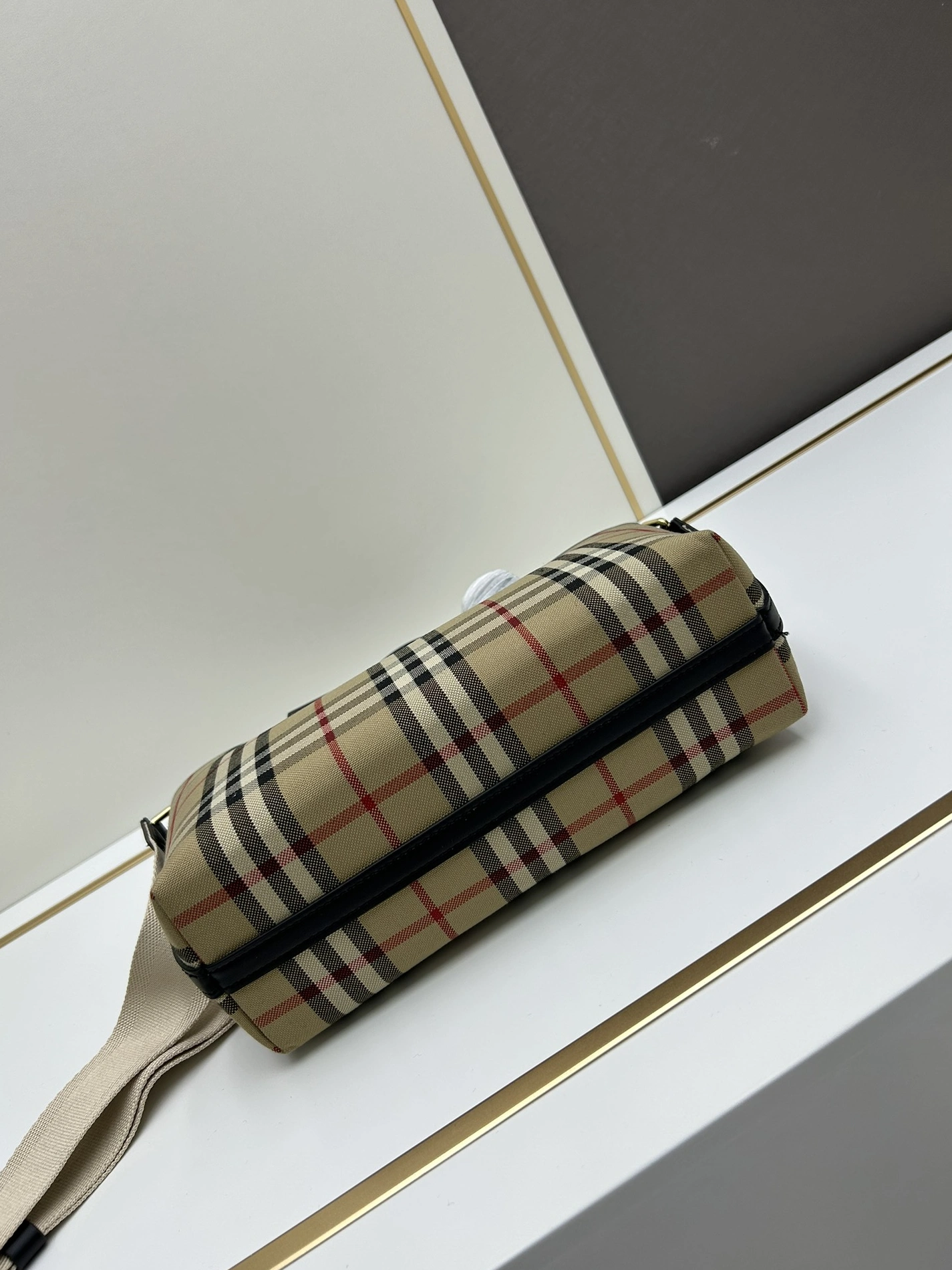 Burberry AAA Quality Handbags For Women Minimalist 3002