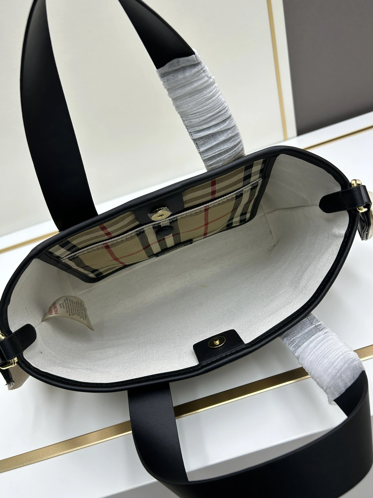 Burberry AAA Quality Handbags For Women Minimalist 3002