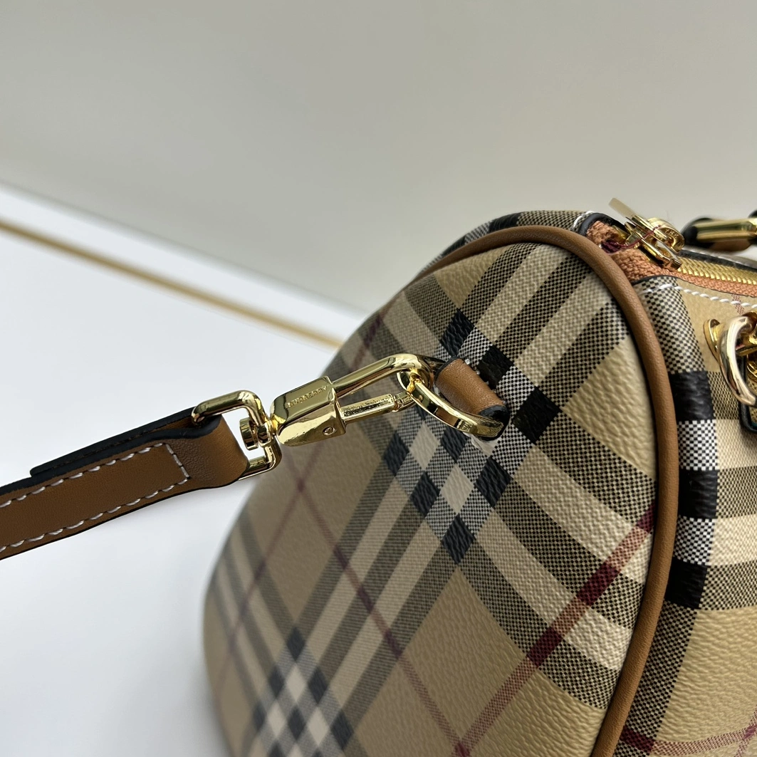 Burberry AAA Quality Handbags For Women Soft 5130