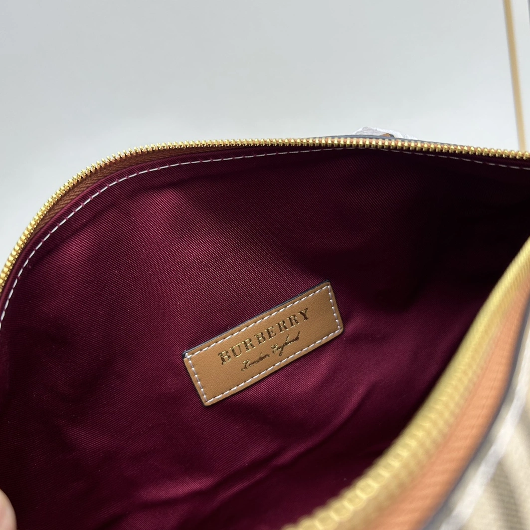 Burberry AAA Quality Handbags For Women Soft 5130