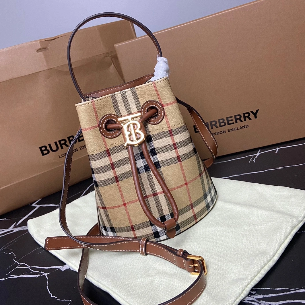 Burberry AAA Quality Handbags For Women Soft 7430
