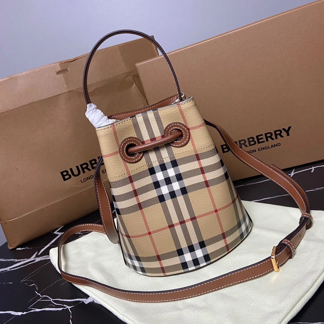 Burberry AAA Quality Handbags For Women Soft 7430