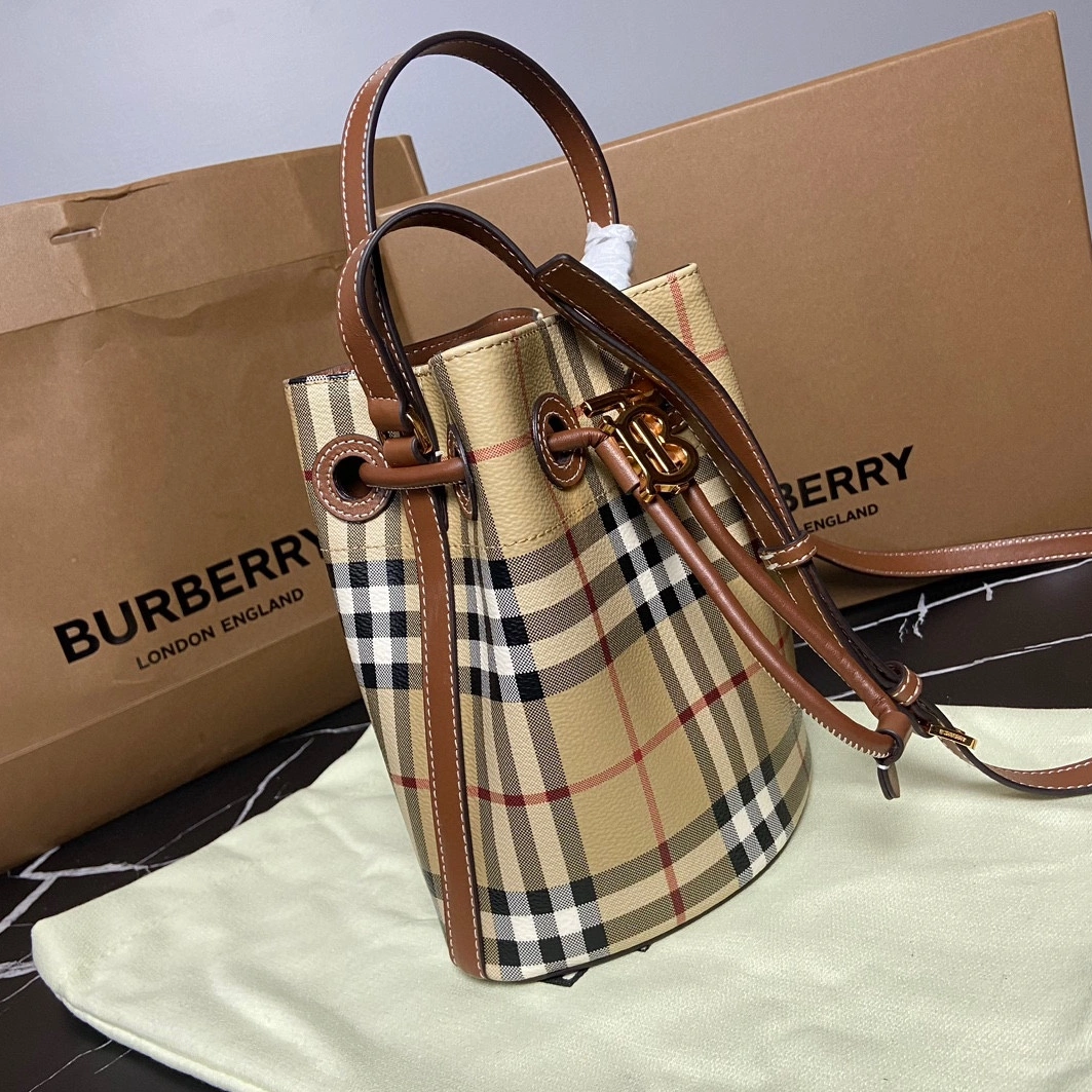 Burberry AAA Quality Handbags For Women Soft 7430