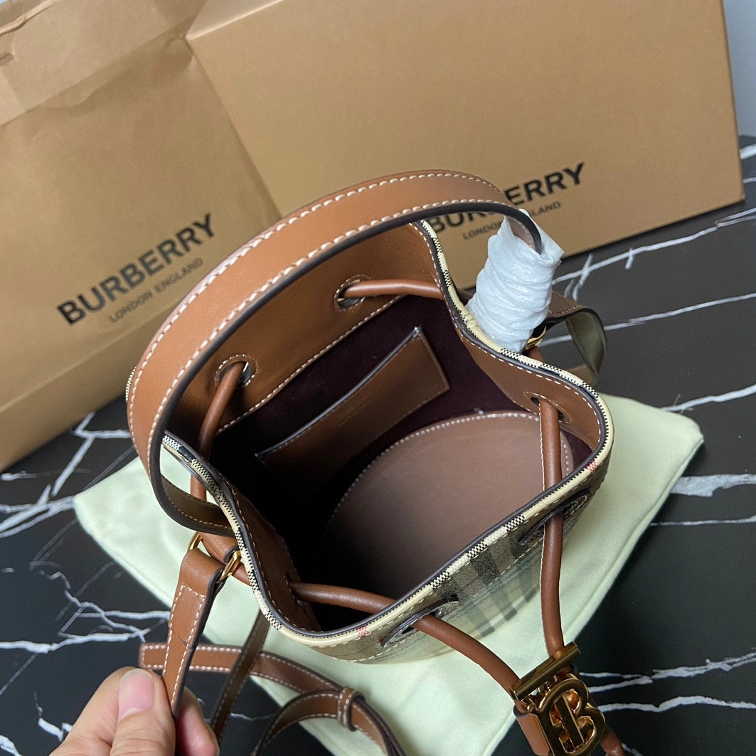 Burberry AAA Quality Handbags For Women Soft 7430