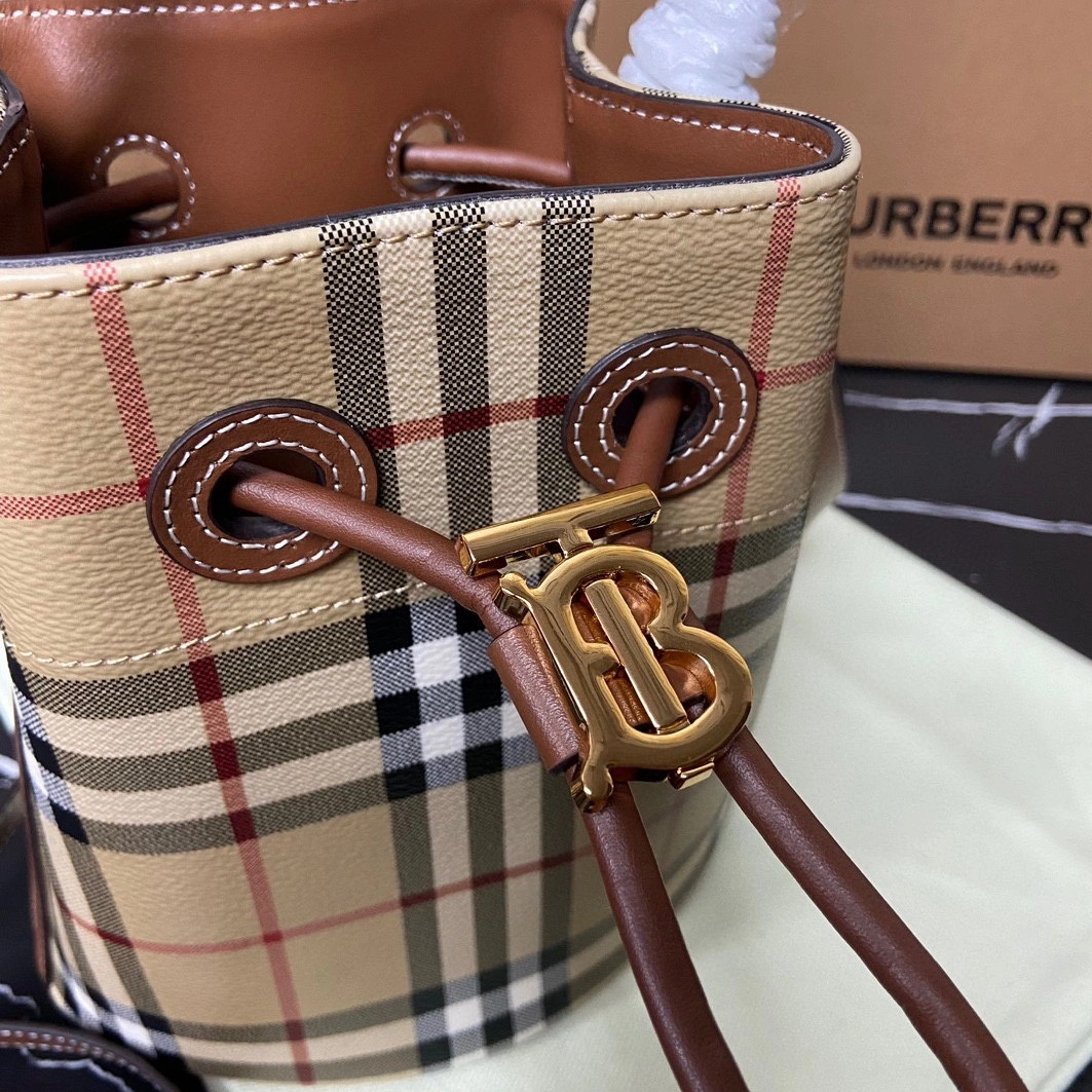 Burberry AAA Quality Handbags For Women Soft 7430
