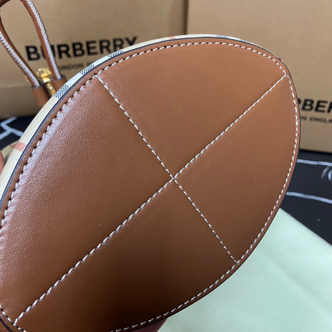 Burberry AAA Quality Handbags For Women Soft 7430