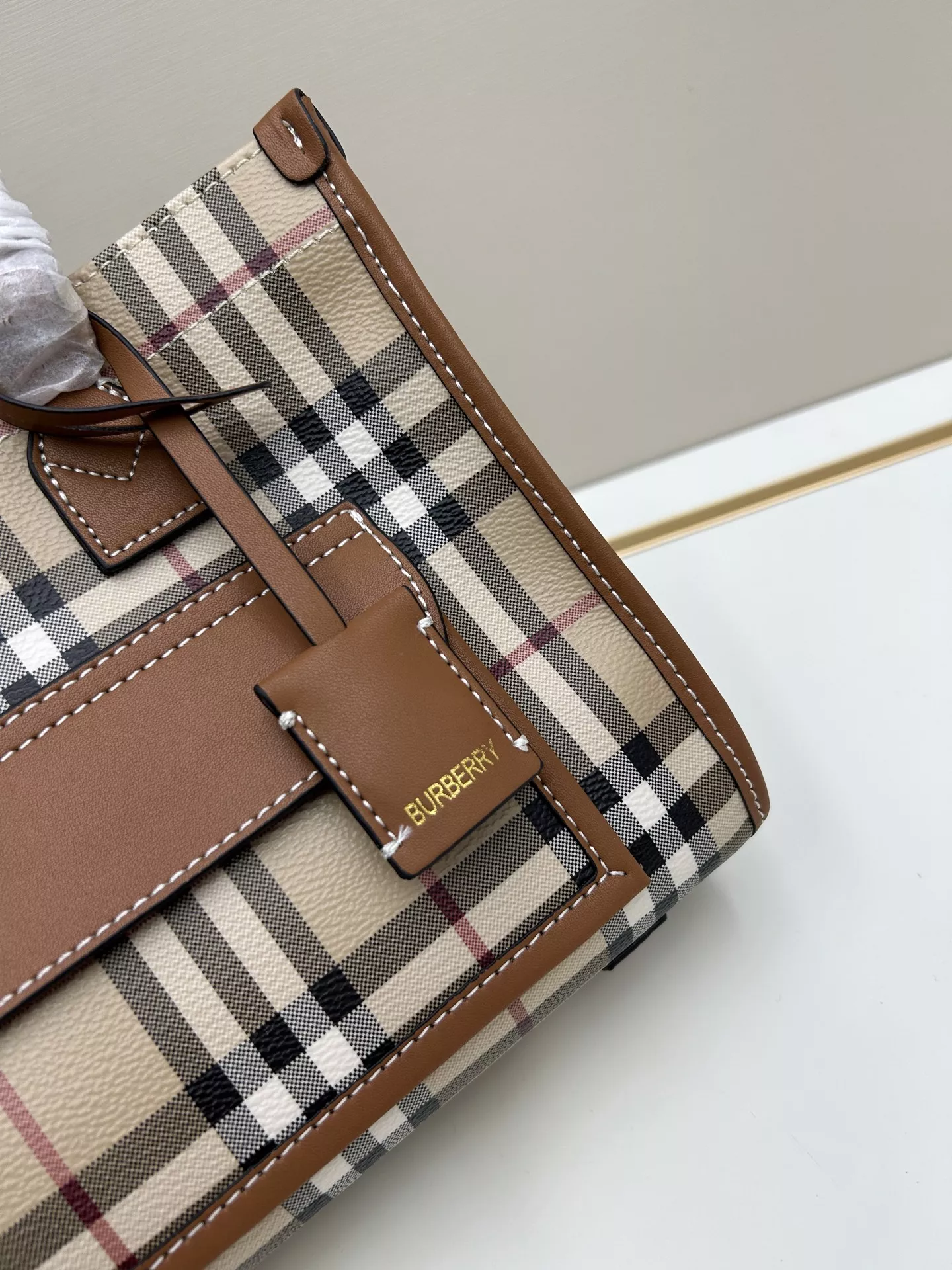 Burberry AAA Quality Handbags For Women Timeless 9564