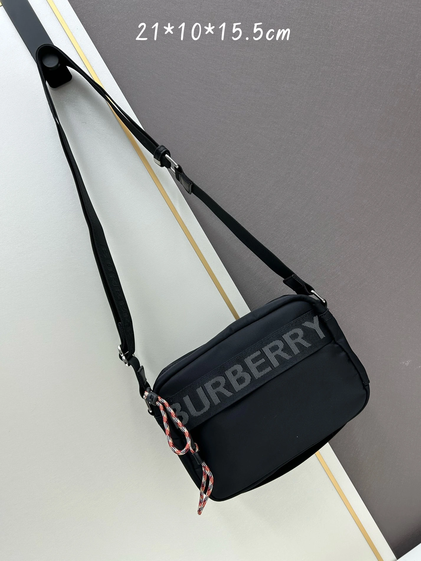 Burberry AAA Quality Messenger Bags For Unisex Fashionable 9629