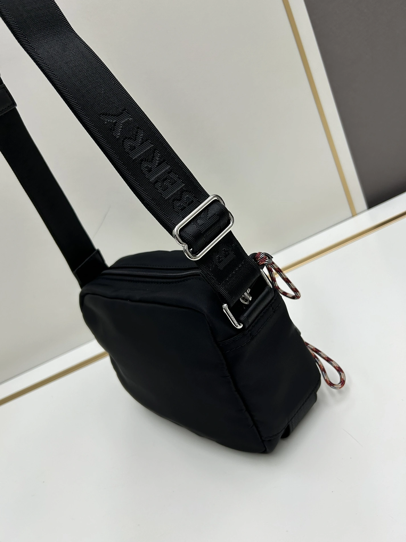 Burberry AAA Quality Messenger Bags For Unisex Fashionable 9629