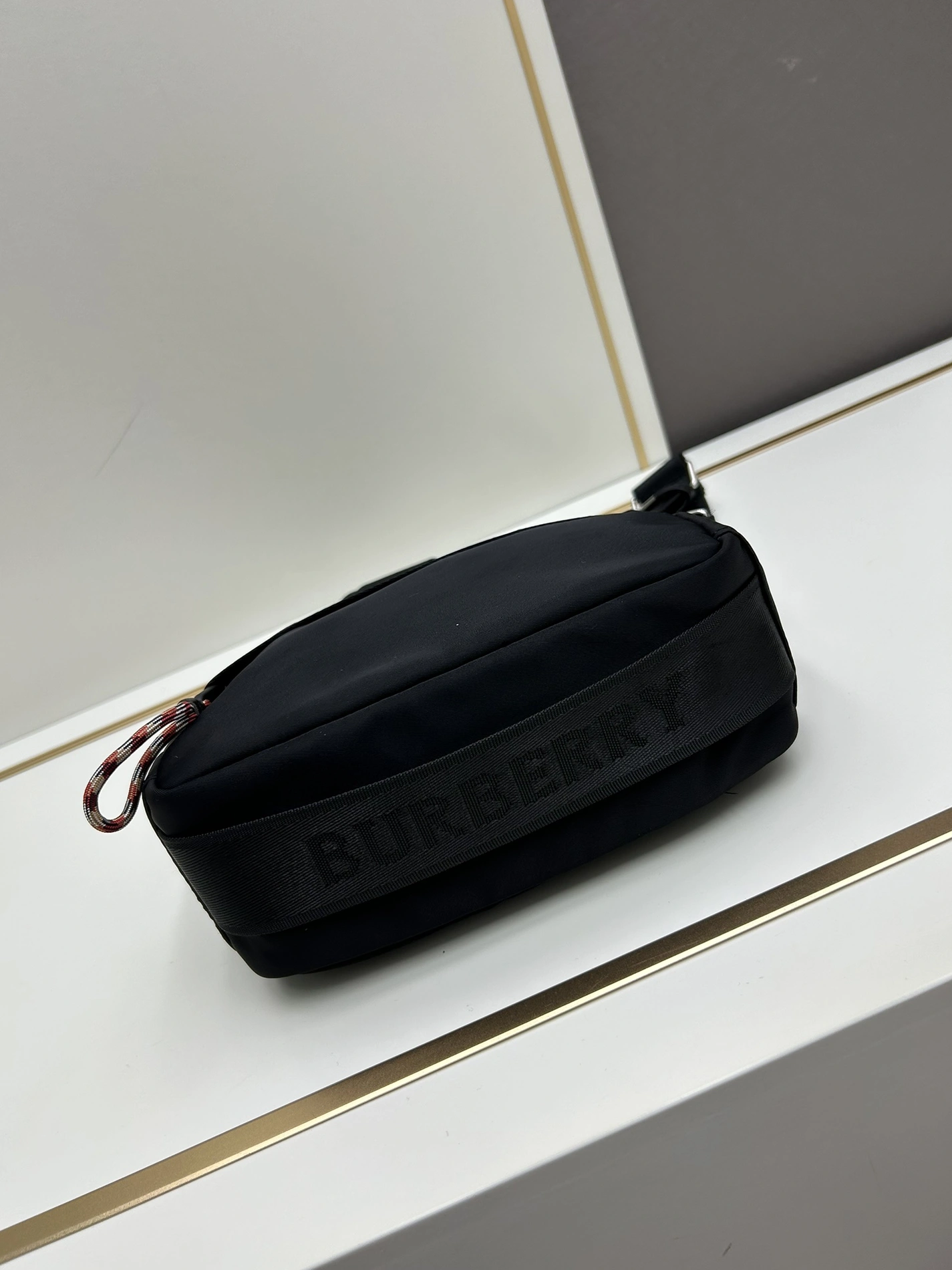Burberry AAA Quality Messenger Bags For Unisex Fashionable 9629