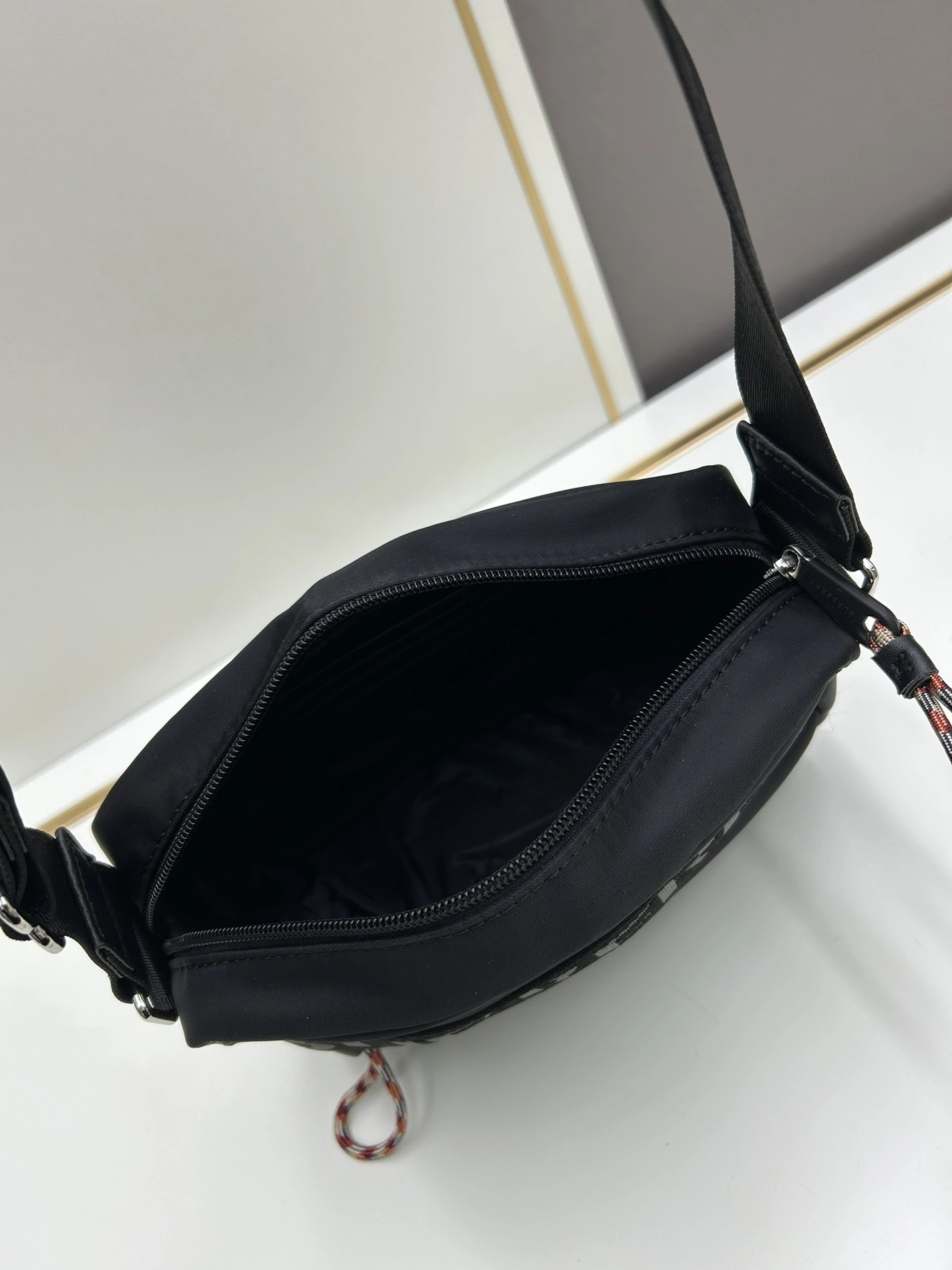 Burberry AAA Quality Messenger Bags For Unisex Fashionable 9629