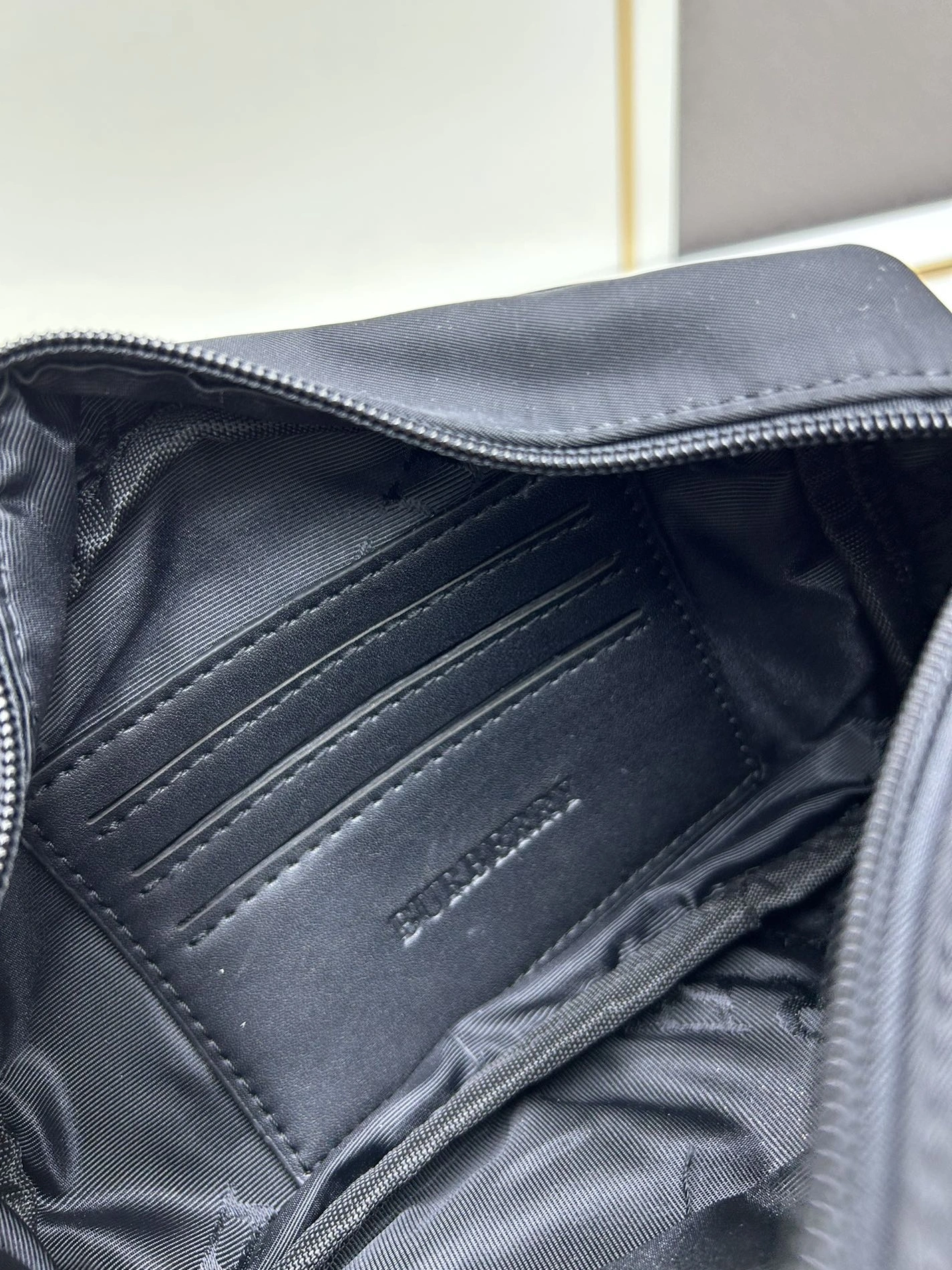 Burberry AAA Quality Messenger Bags For Unisex Fashionable 9629