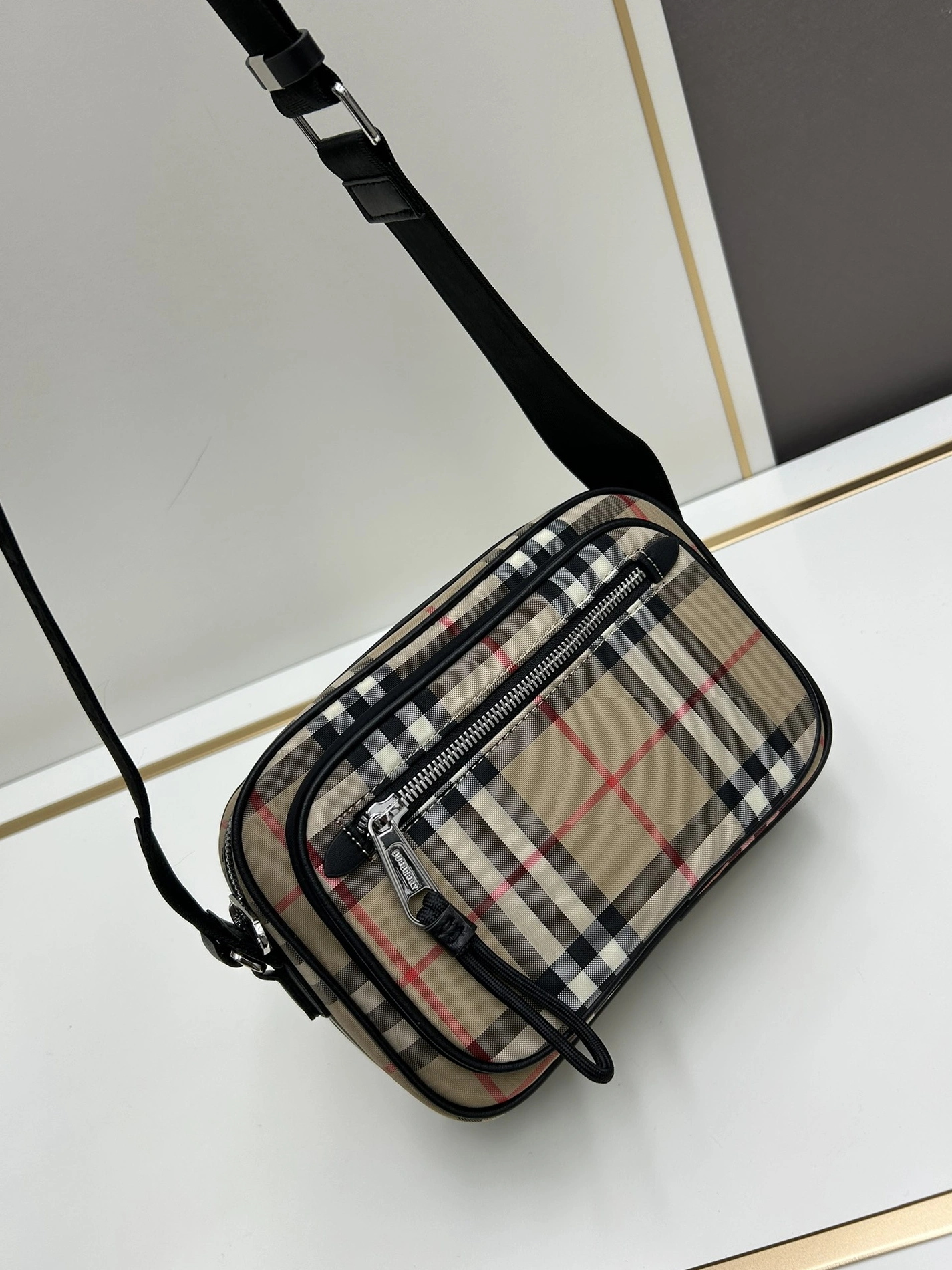 Burberry AAA Quality Messenger Bags For Unisex GoAnywhere 5006