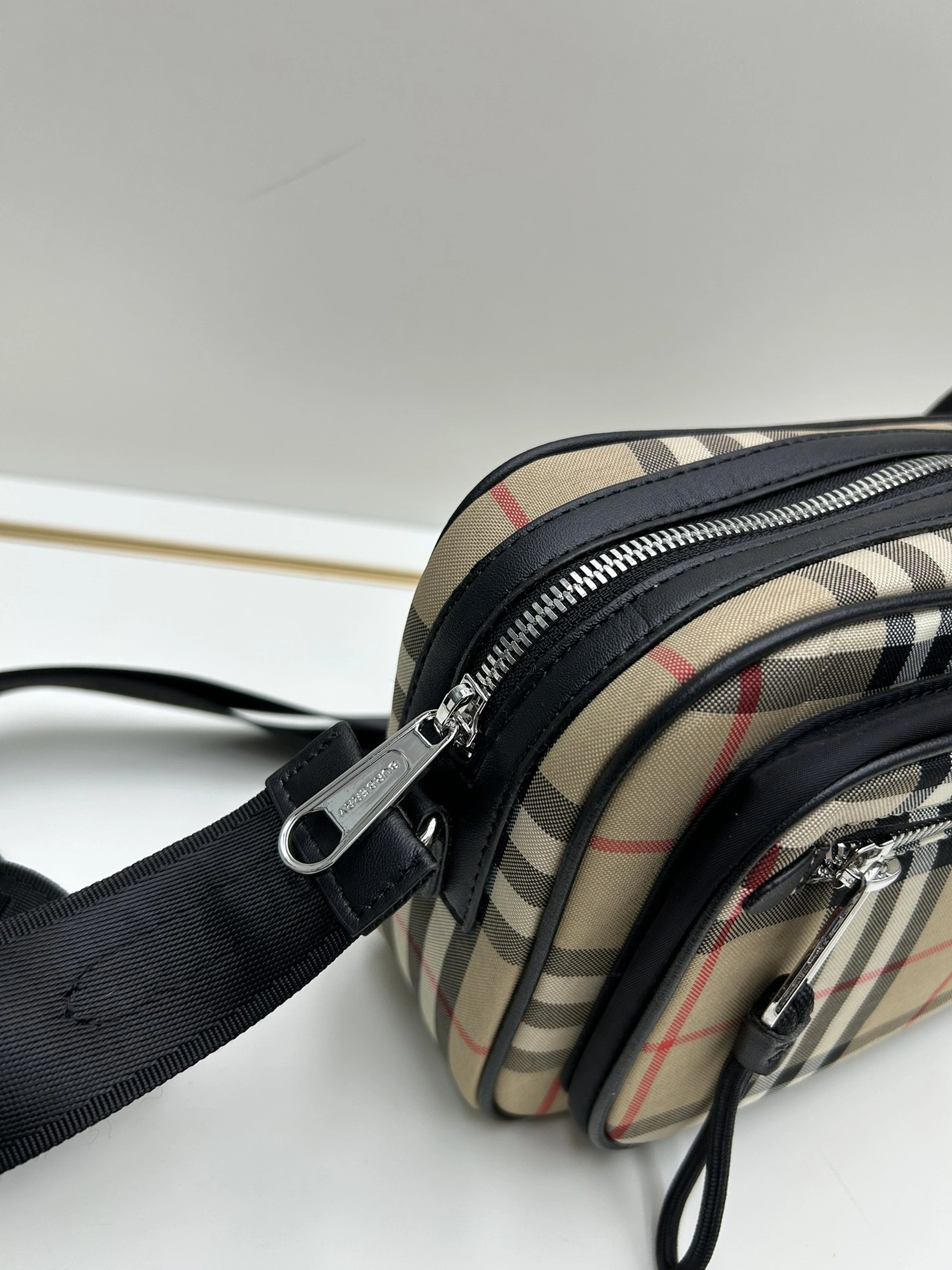Burberry AAA Quality Messenger Bags For Unisex GoAnywhere 5006