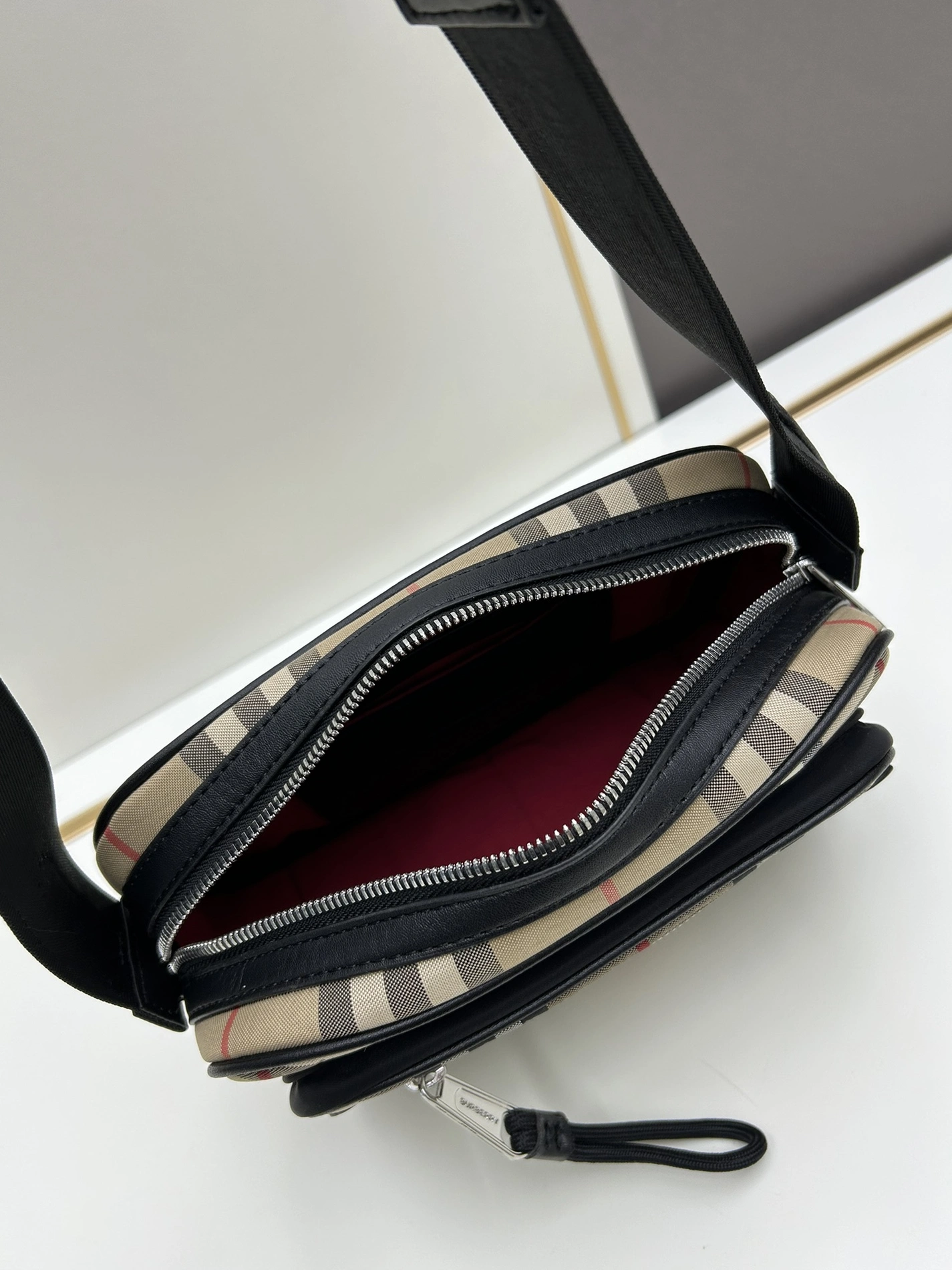 Burberry AAA Quality Messenger Bags For Unisex GoAnywhere 5006