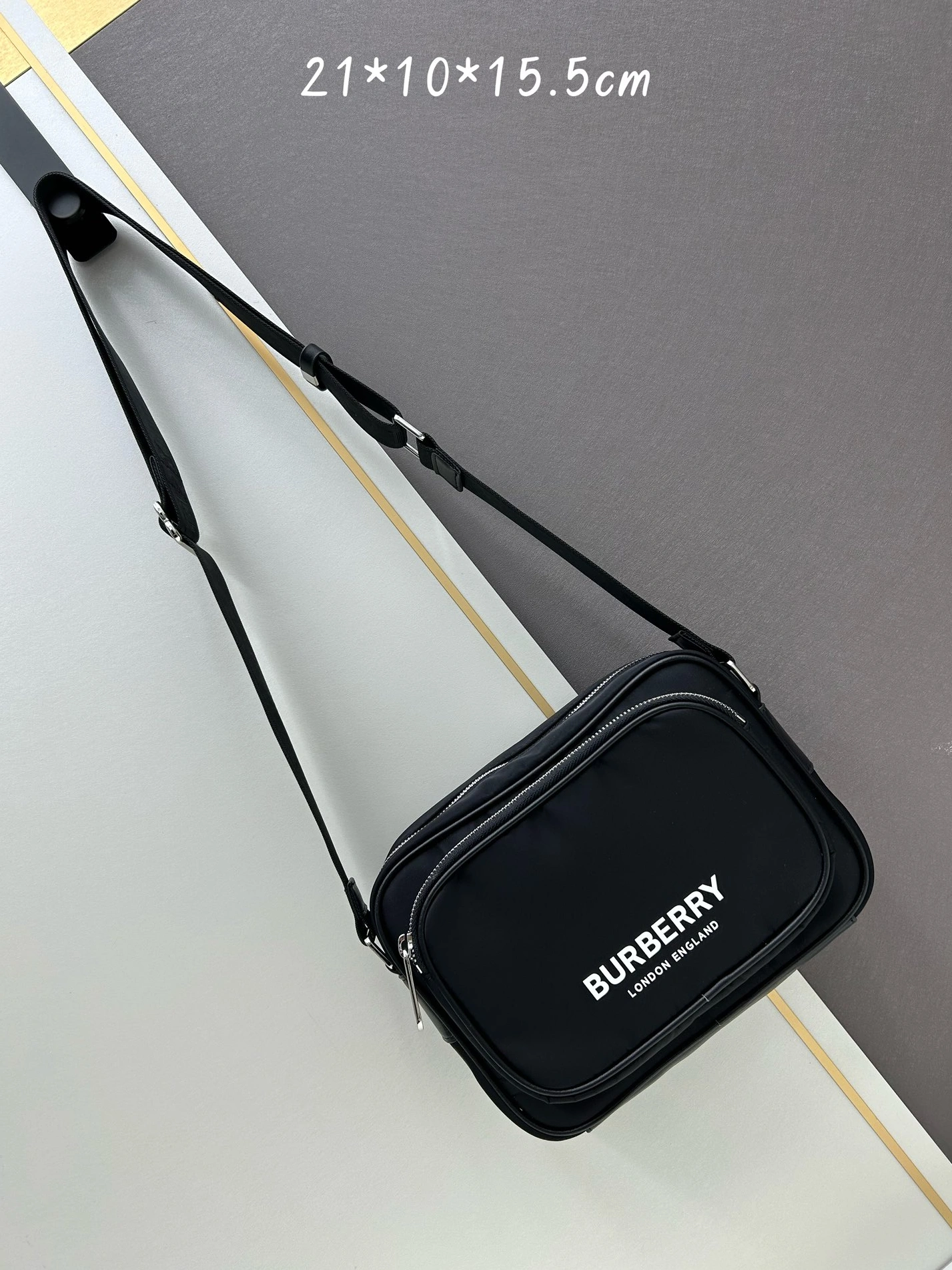 Burberry AAA Quality Messenger Bags For Unisex Resilient 9676