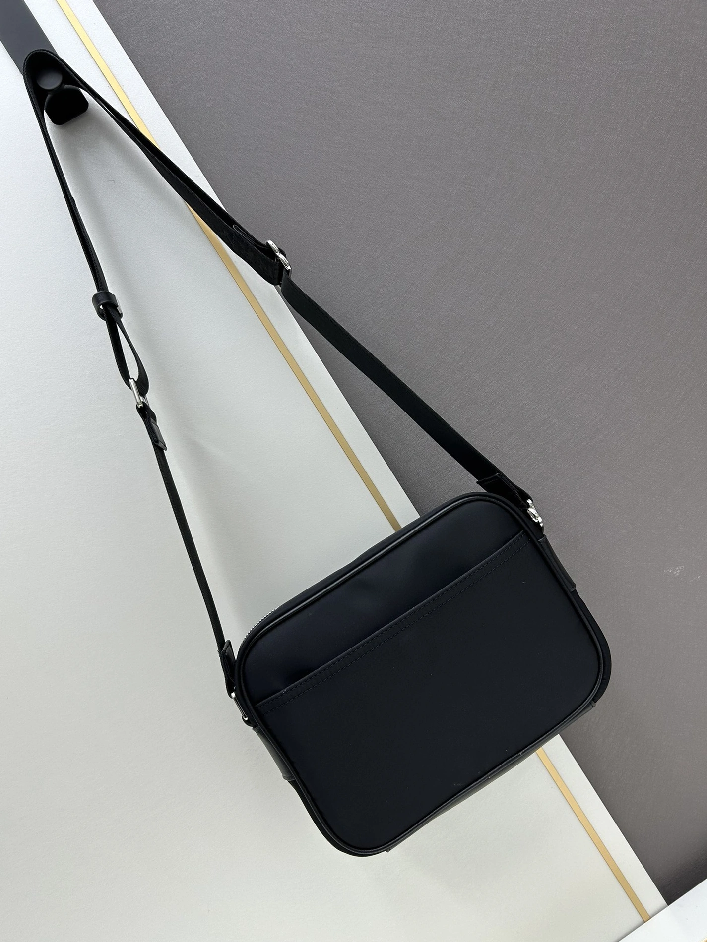 Burberry AAA Quality Messenger Bags For Unisex Resilient 9676