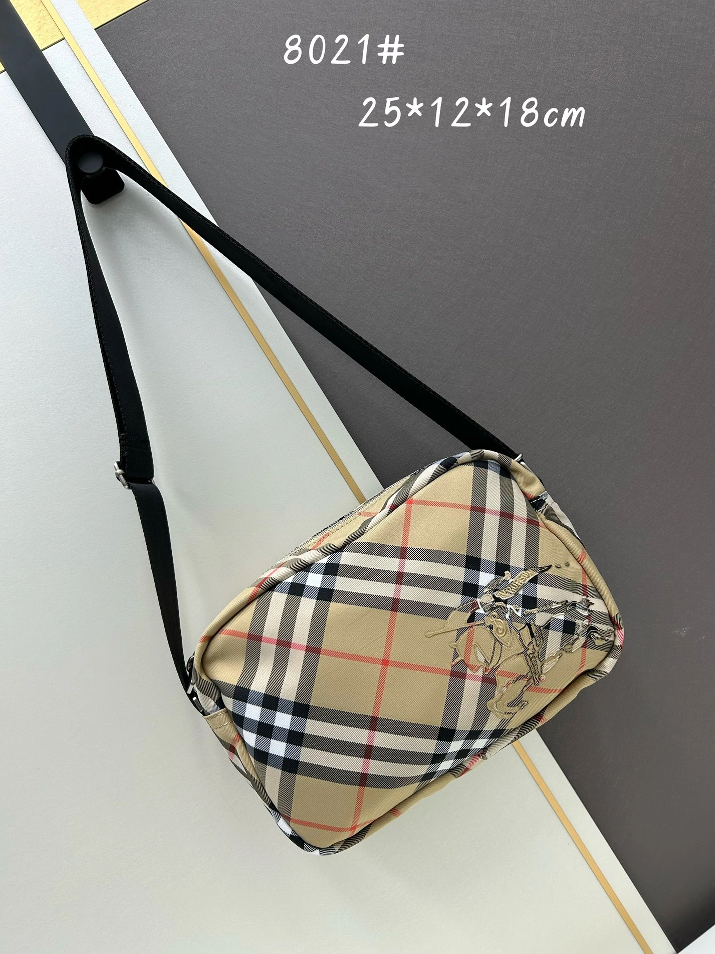 Burberry AAA Quality Messenger Bags For Unisex Vibrant 6017