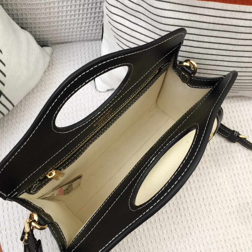 Burberry AAA Quality Messenger Bags For Women AllSeason 7116