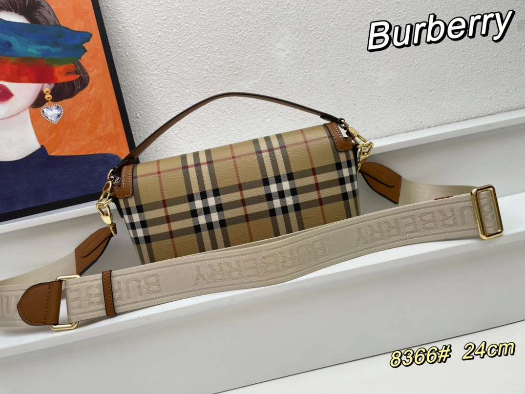 Burberry AAA Quality Messenger Bags For Women AllSeason 7640