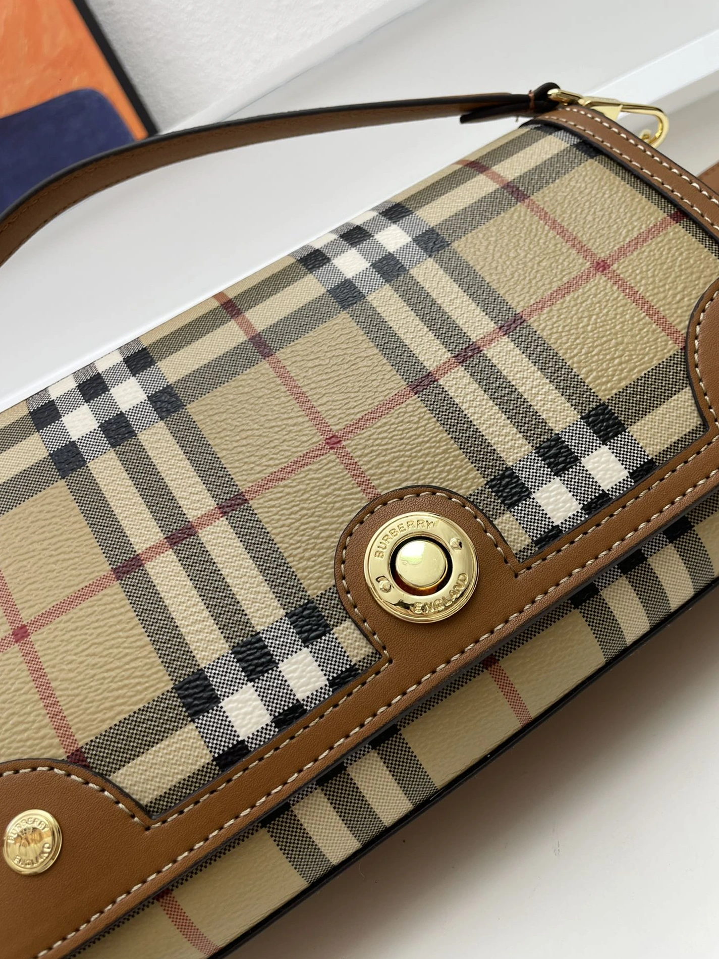 Burberry AAA Quality Messenger Bags For Women AllSeason 7640