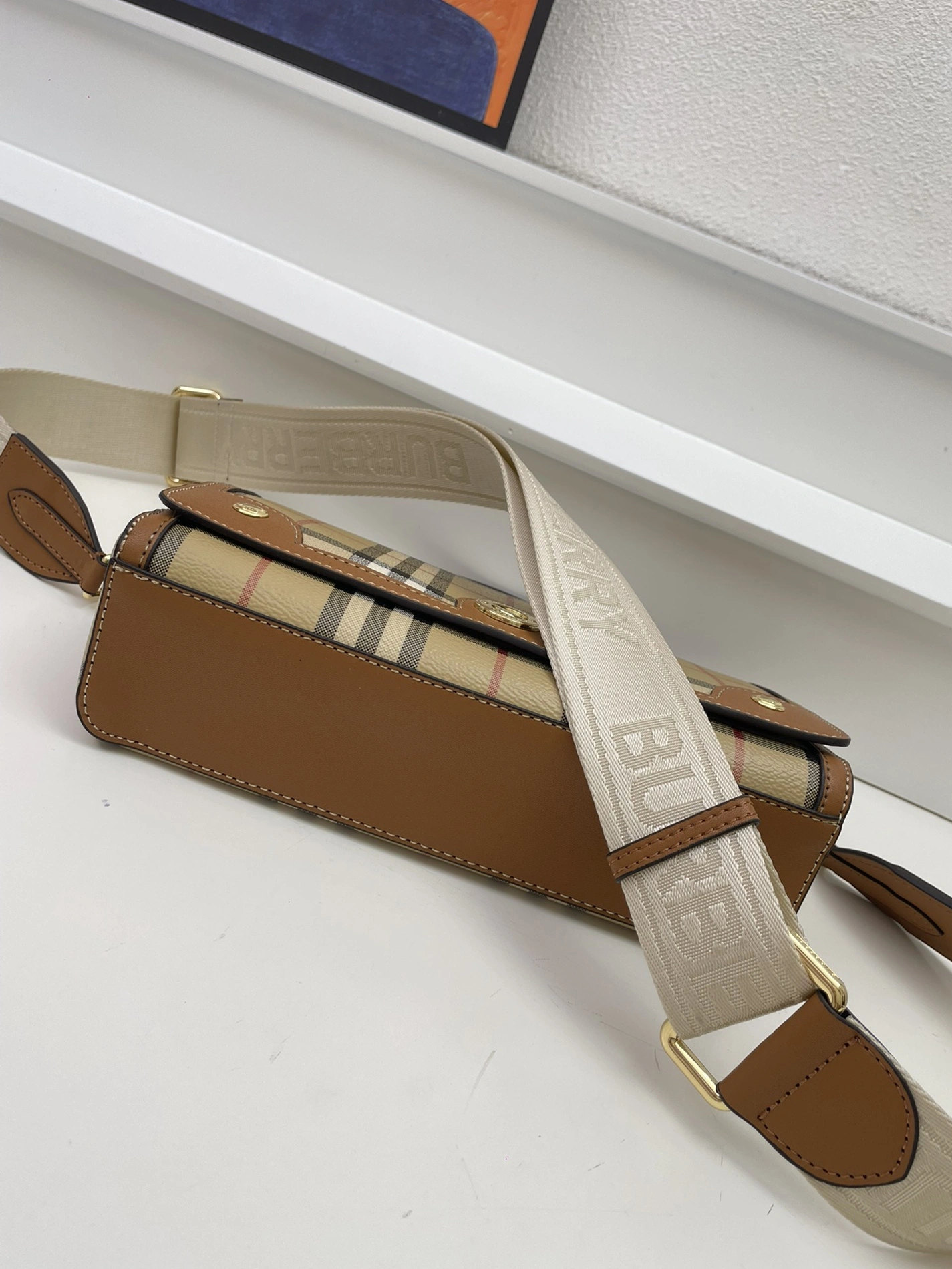 Burberry AAA Quality Messenger Bags For Women AllSeason 7640