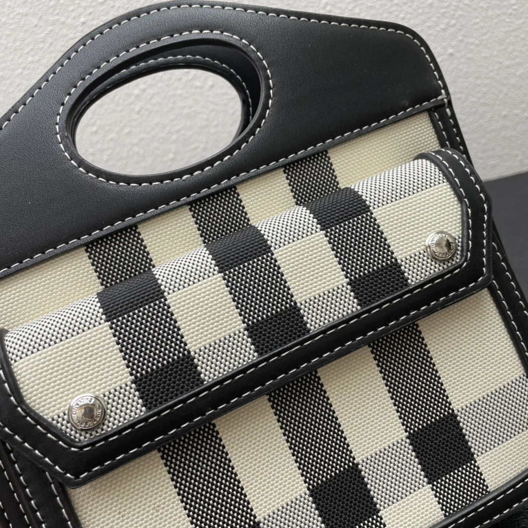 Burberry AAA Quality Messenger Bags For Women BestValue 1457