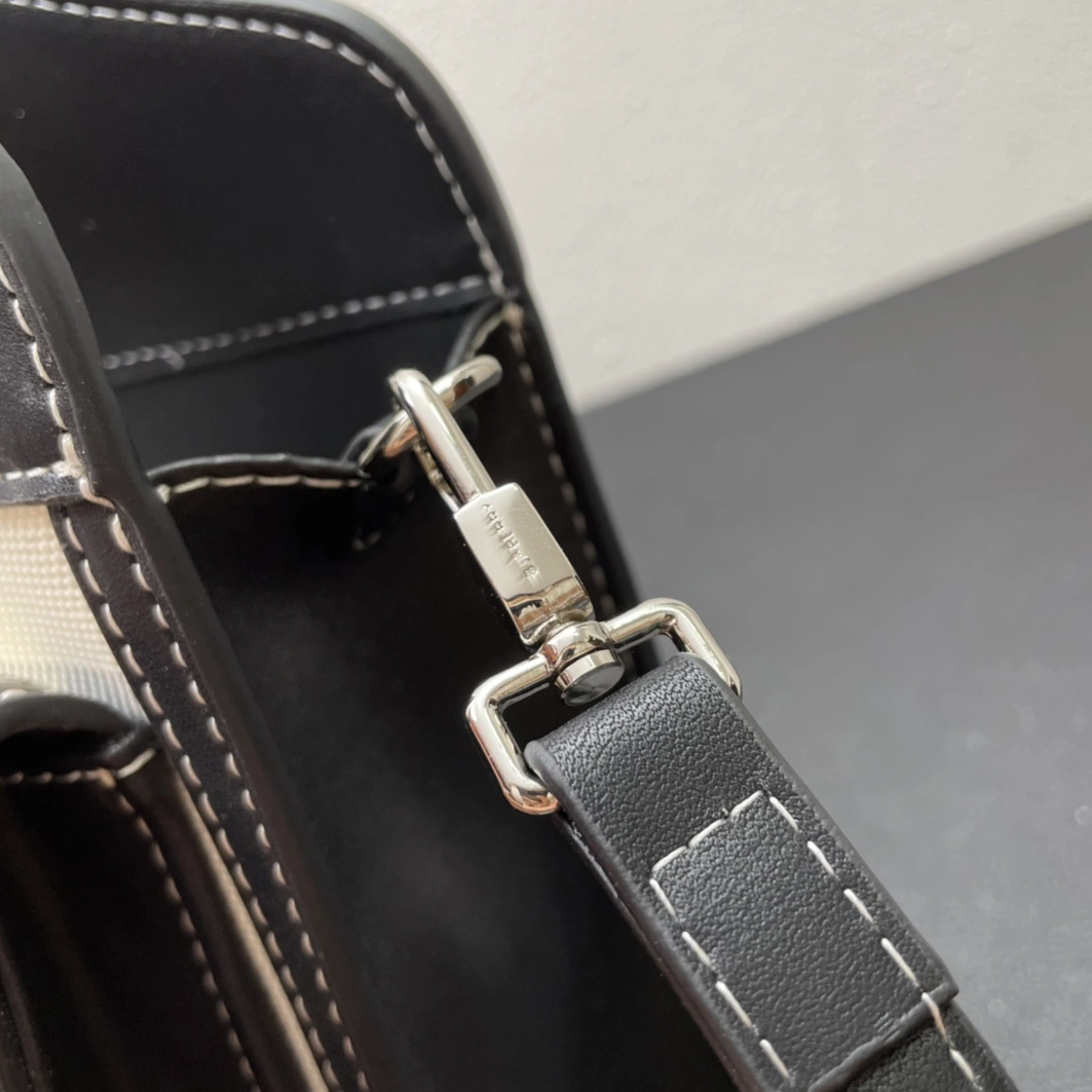 Burberry AAA Quality Messenger Bags For Women BestValue 1457