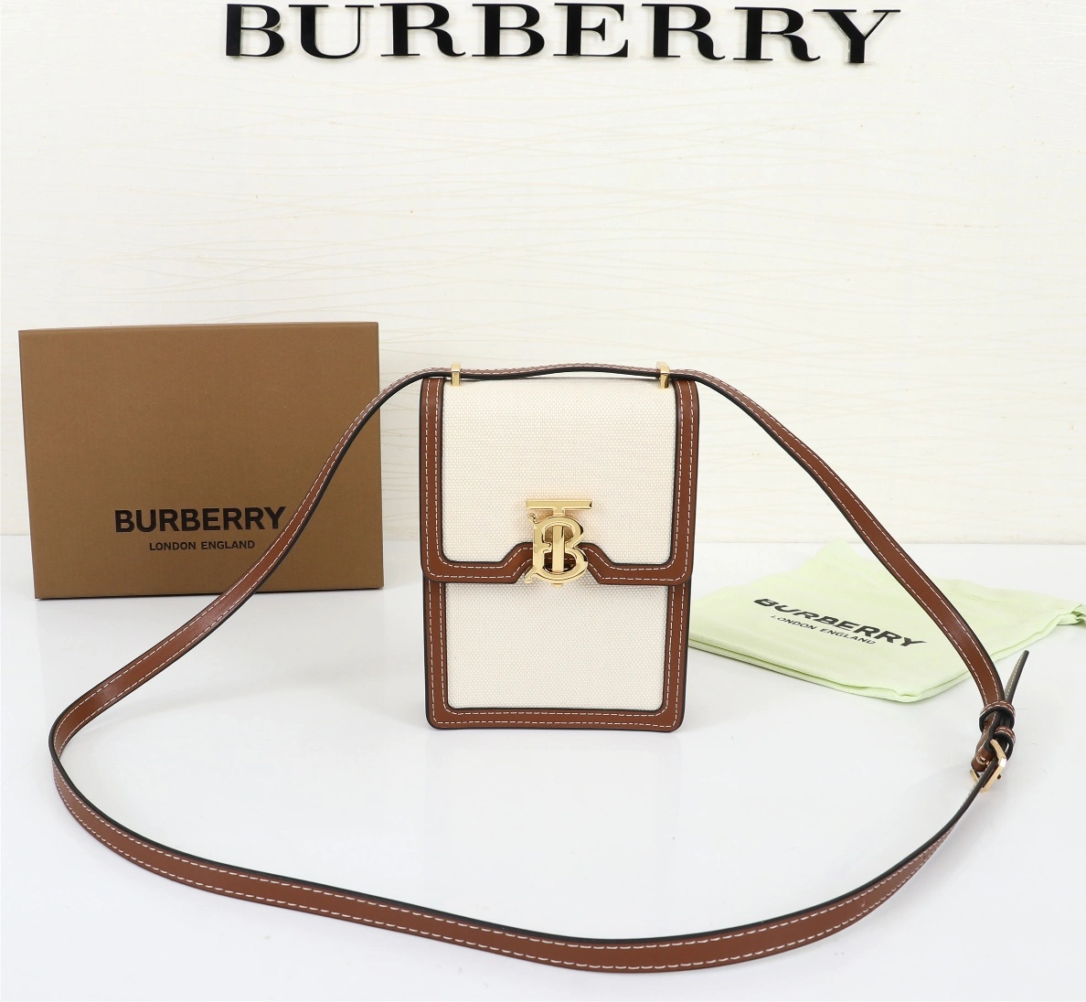 Burberry AAA Quality Messenger Bags For Women BestValue 2028