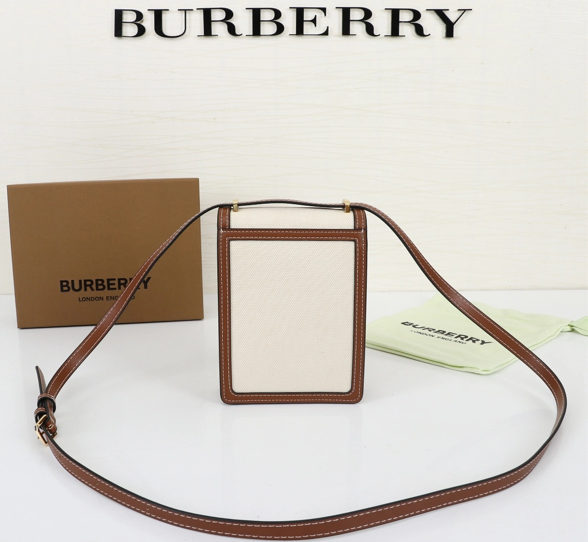 Burberry AAA Quality Messenger Bags For Women BestValue 2028