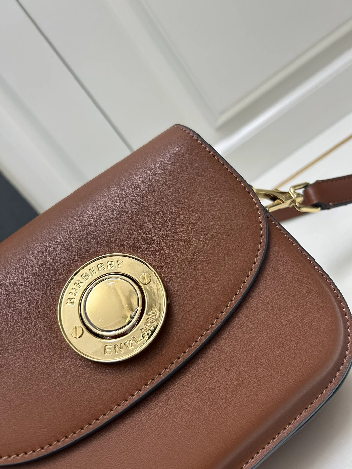 Burberry AAA Quality Messenger Bags For Women Bold 1220