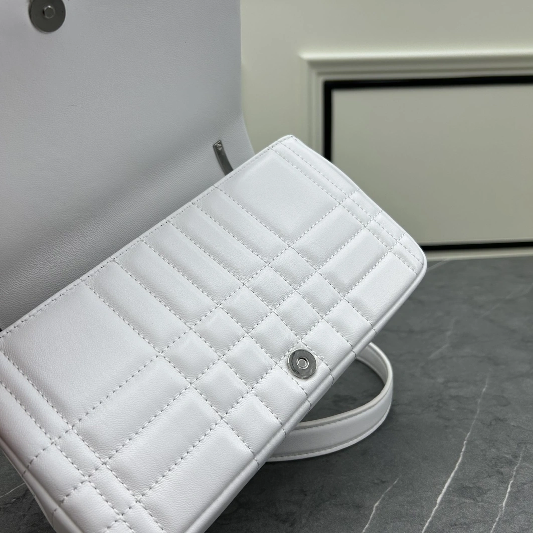 Burberry AAA Quality Messenger Bags For Women Bold 4879