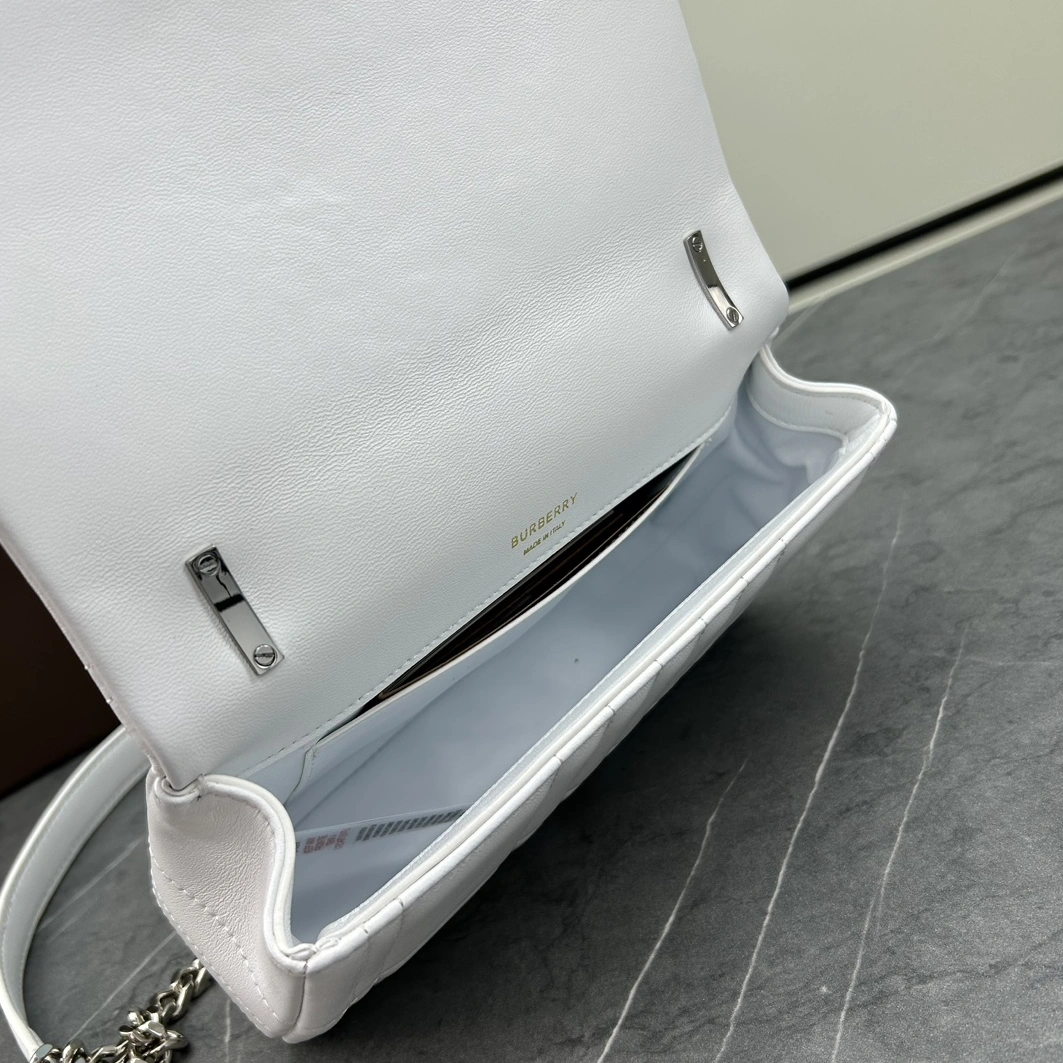 Burberry AAA Quality Messenger Bags For Women Bold 4879