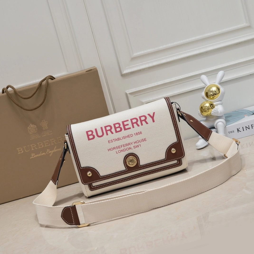 Burberry AAA Quality Messenger Bags For Women Bright 7717